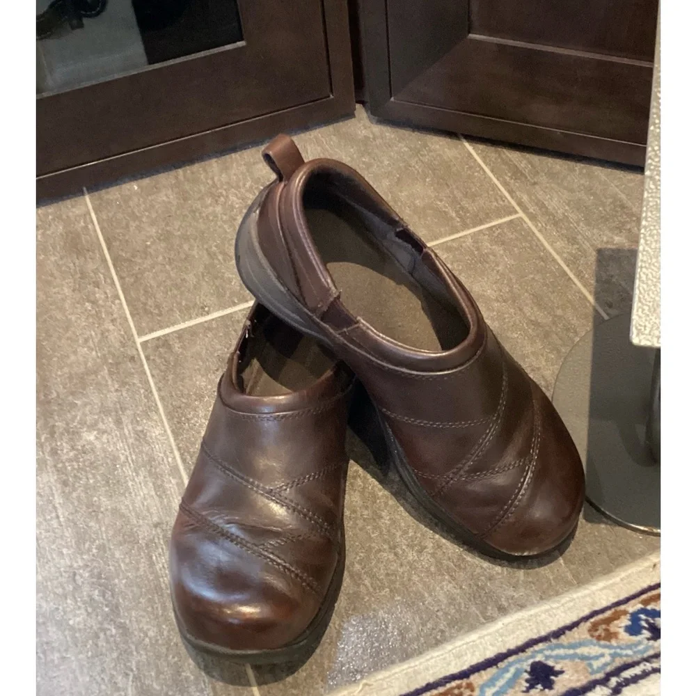 LL Bean Women’s Brown Leather Clog Slip On - Picture 4 of 8